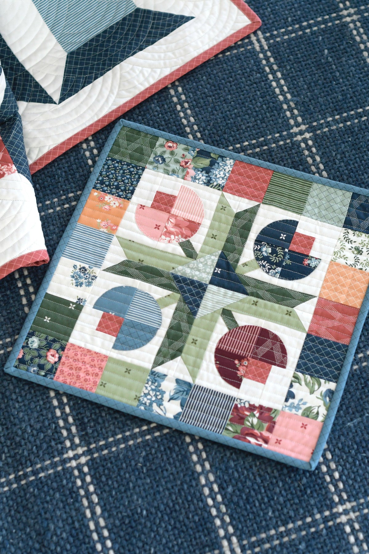 Mini Flower Patch mini quilt detail